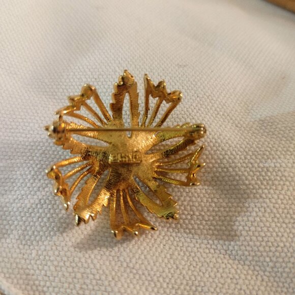 Lisner Faux Pearl Accents Leaf Gold Tone Brooch Pin Vintage Round Stamped Signed - Picture 7 of 9